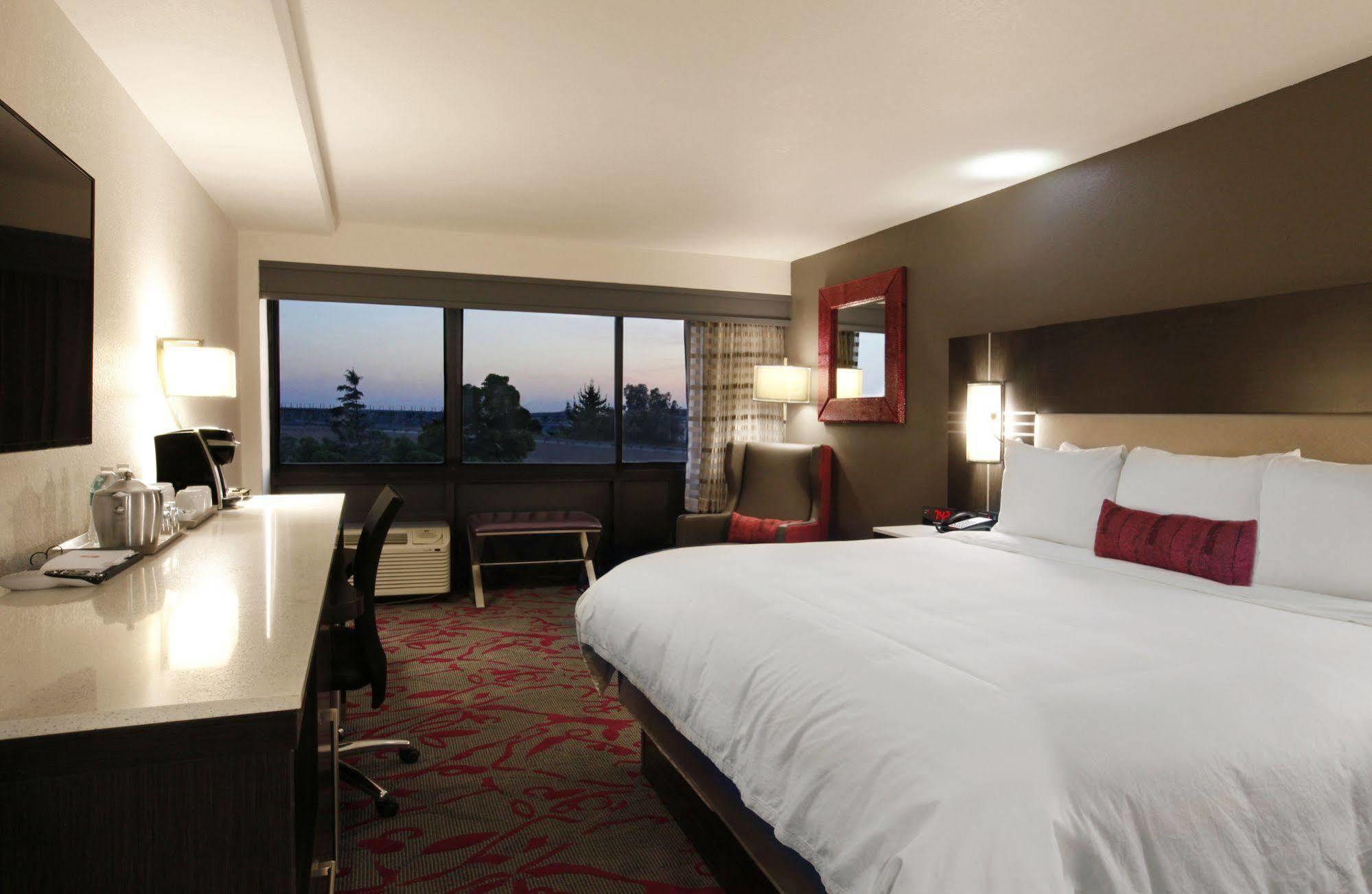 Radisson Hotel Oakland Airport Экстерьер фото