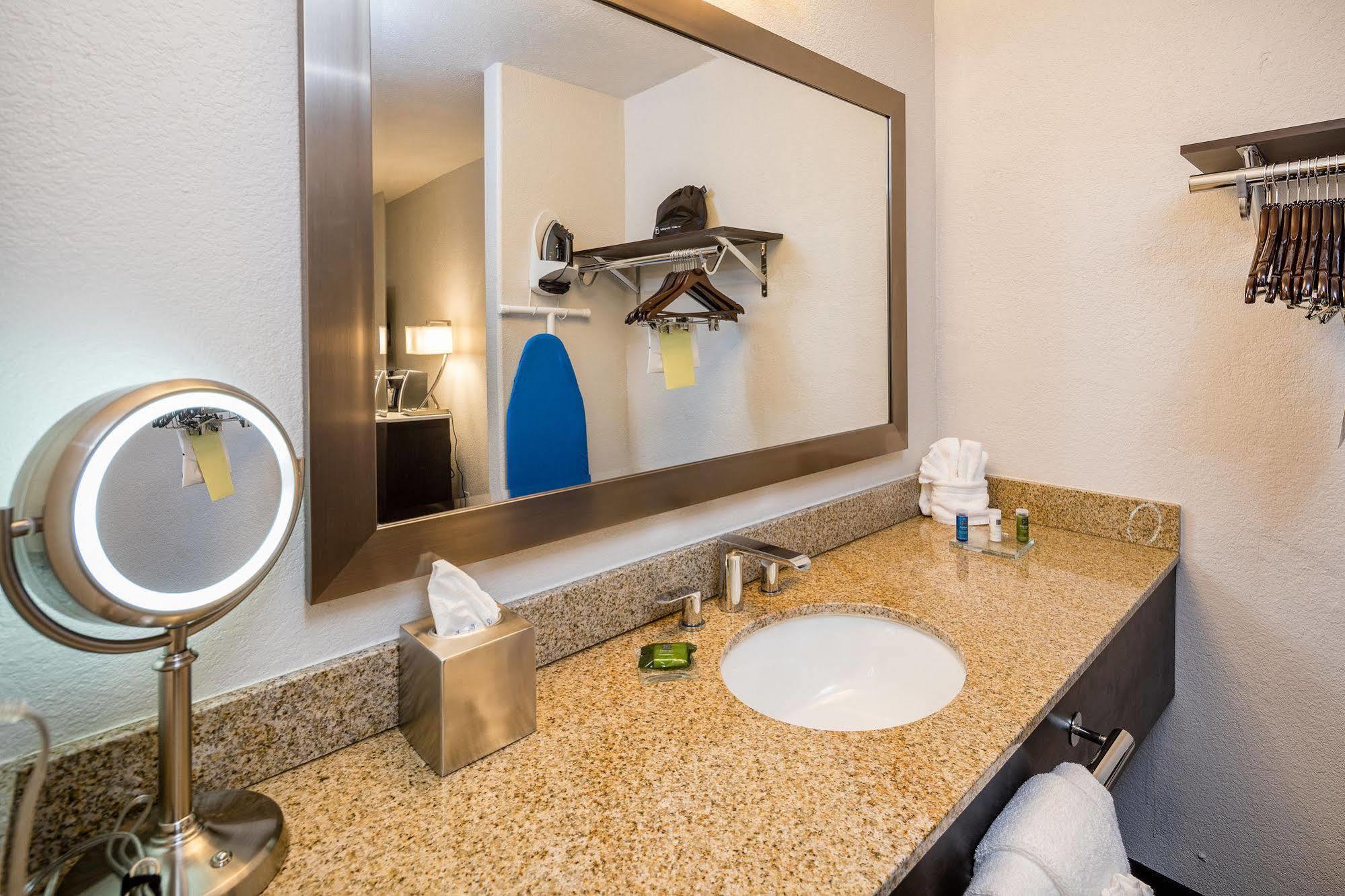 Radisson Hotel Oakland Airport Экстерьер фото