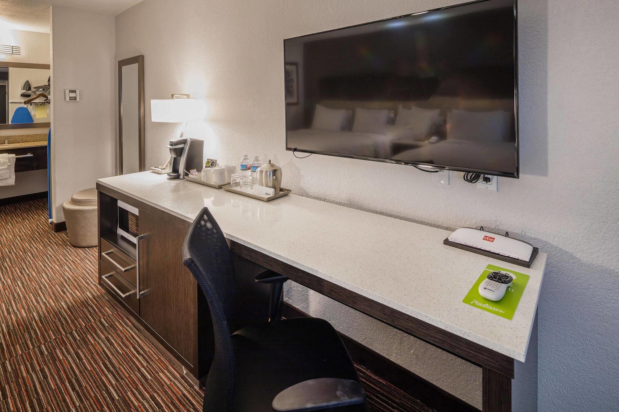 Radisson Hotel Oakland Airport Экстерьер фото