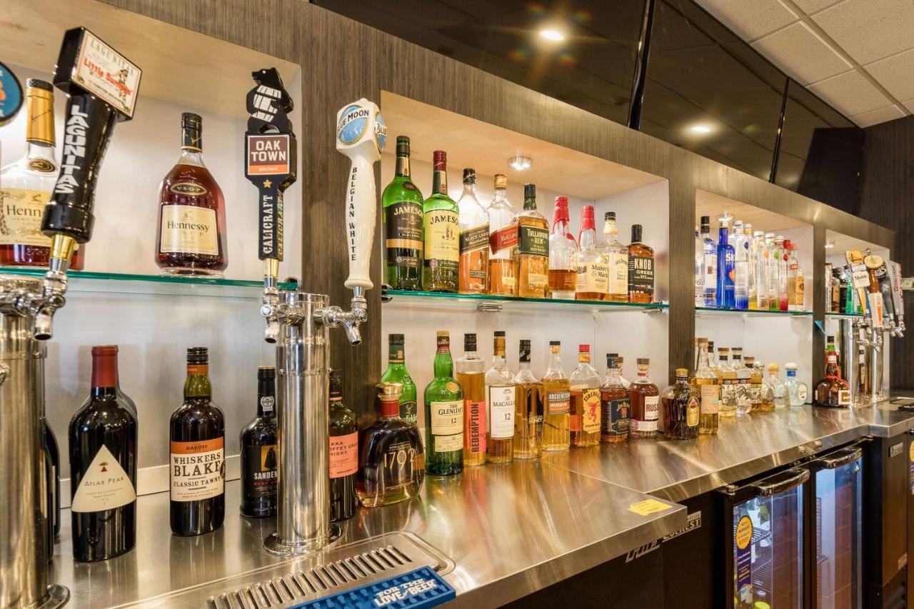 Radisson Hotel Oakland Airport Экстерьер фото